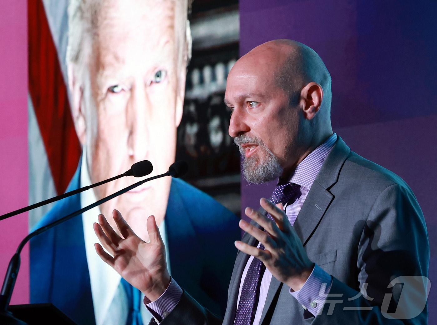 본문 이미지 - 트로이 스탠거론 윌슨센터 한국센터장이 7일 서울 여의도 페어몬트 호텔에서 열린 뉴스1 미래포럼에서 '트럼프의 귀환이 한국 무역과 안보에 미치는 영향'이라는 주제로 기조연설을 하고 있다. ‘트럼프 2.0과 新한국:위기 극복 해법 찾기’를 주제로 열린 이번 포럼은 뉴스1 주최로 열렸다. 2025.5.7/뉴스1 ⓒ News1 김진환 기자