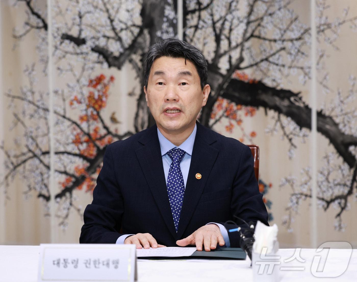 본문 이미지 - 이주호 대통령 권한대행 부총리 겸 교육부 장관이 7일 서울 종로구 정부서울청사에 열린 경제안보전략 간담회에서 모두발언을 하고 있다. (교육부 제공. 재판매 및 DB 금지) /뉴스1