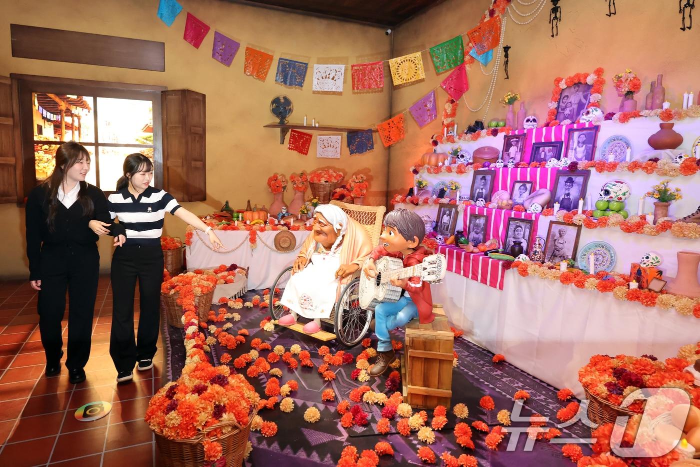 7일 오전 서울 성동구 성수문화예술마당에서 열린 '문도 픽사(Mundo Pixae): 픽사, 상상의 세계로' 미디어데이에서 관계자가 체험공간을 소개하고 있다.  2025.5.7/뉴스1 ⓒ News1 황기선 기자