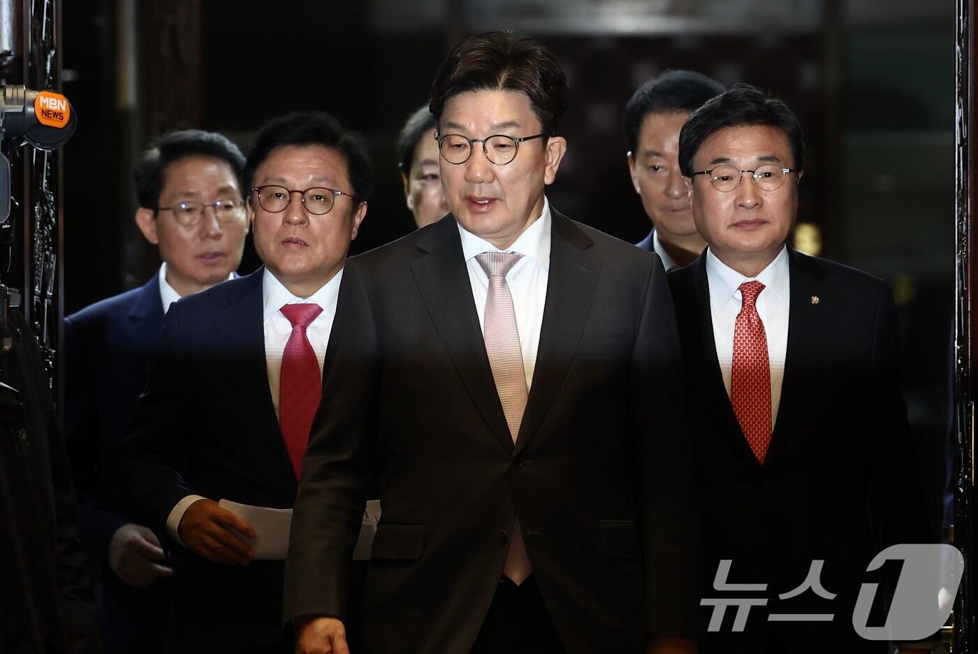 권성동 국민의힘 원내대표가 7일 오후 서울 여의도 국회에서 열린 의원총회에 참석하고 있다. 2025.5.7/뉴스1 ⓒ News1 김민지 기자