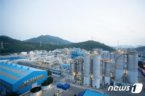 본문 이미지 - 롯데케미칼 여수공장 전경.(롯데케미칼 제공)   