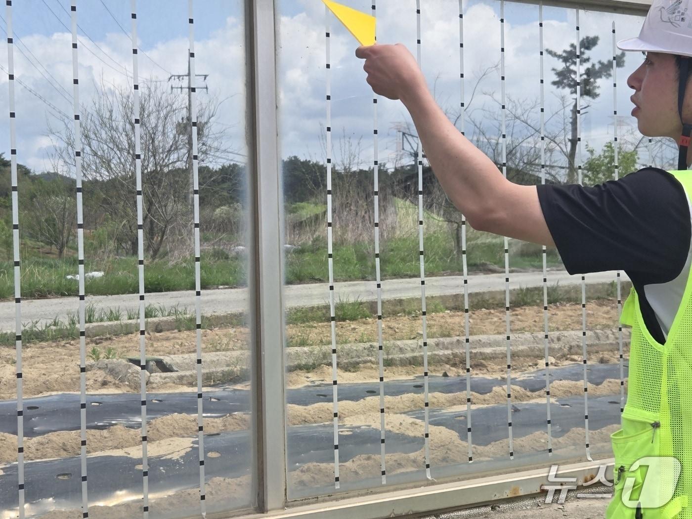 본문 이미지 -  정읍시가 텃새와 철새 등 야생조류의 안전한 비행 환경 조성을 위해 방음벽 개선 사업을 완료했다.(정읍시 제공, 재판매 및 DB금지)