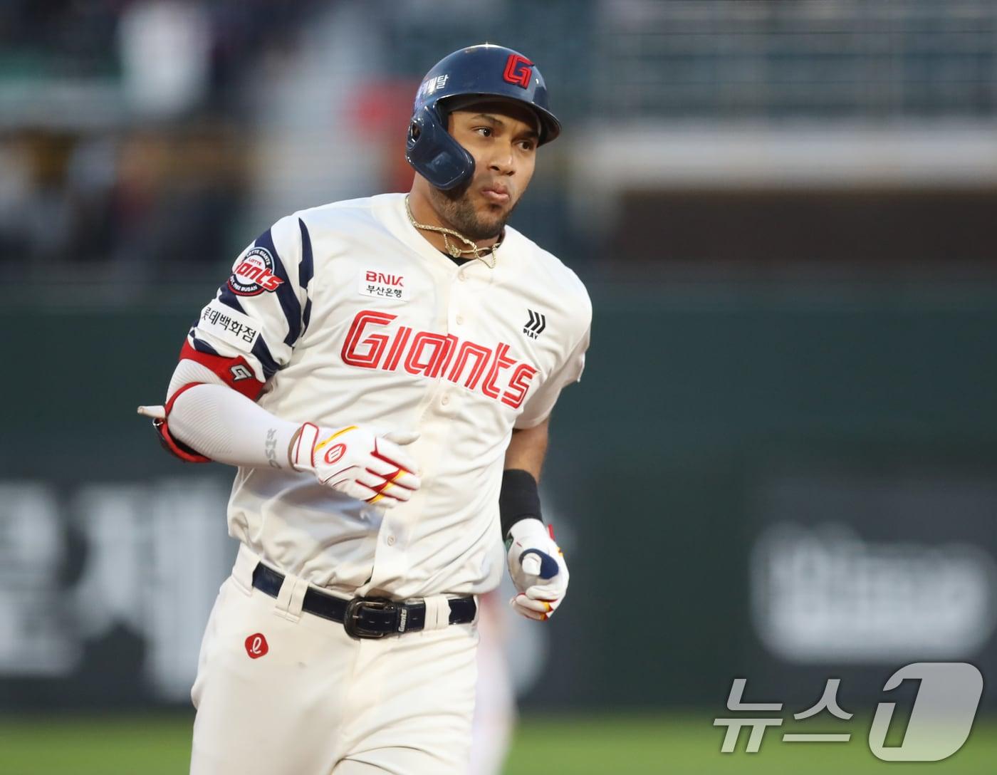 본문 이미지 - 빅터 레이예스가 롯데 자이언츠와 3년째 동행한다. 2025.5.7/뉴스1 ⓒ News1 윤일지 기자