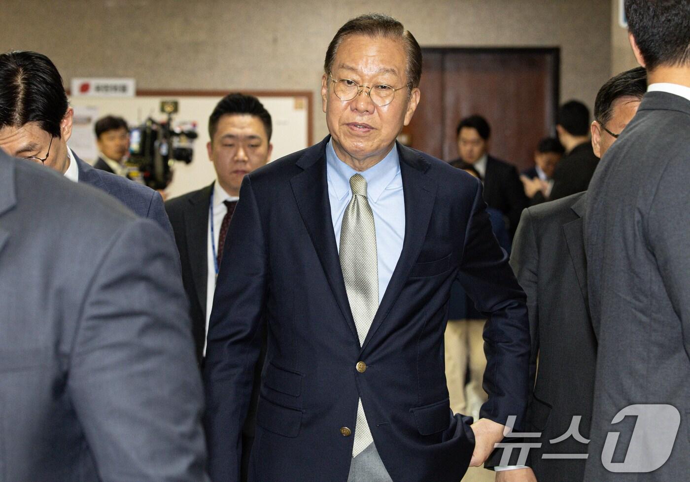 본문 이미지 - 권영세 국민의힘 비상대책위원장이 7일 오후 서울 여의도 국회에서 열린 비상대책위원회의·선거관리위원회의를 마친 후 회의장을 나서고 있다. 2025.5.7/뉴스1 ⓒ News1 이재명 기자