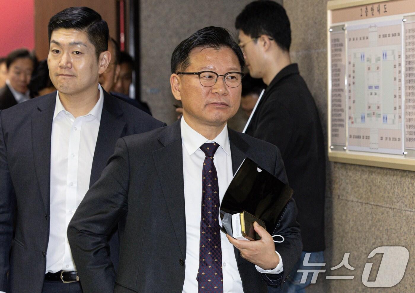 이양수 국민의힘 사무총장이 7일 오후 서울 여의도 국회에서 열린 비상대책위원회의·선거관리위원회의를 마친 후 회의장을 나서고 있다. 국민의힘은 황우여 선관위원장이 사퇴하면서 이양수 사무총장이 선관위원장에 위촉됐다고 밝혔다. 2025.5.7/뉴스1 ⓒ News1 이재명 기자