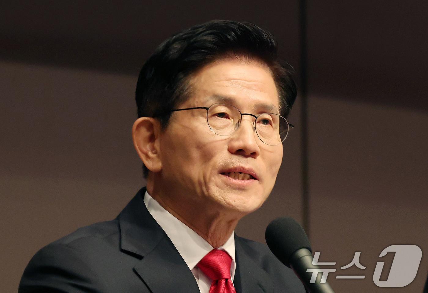 본문 이미지 - 김문수 국민의힘 대선 후보가 8일 서울 중구 프레스센터에서 열린 관훈클럽 토론에 참석해 기조연설을 하고 있다. 2025.5.8/뉴스1 ⓒ News1 박세연 기자