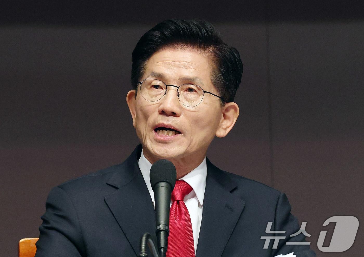 김문수 국민의힘 대선 후보가 8일 서울 중구 프레스센터에서 열린 관훈클럽 토론에 참석해 기조연설을 하고 있다. 2025.5.8/뉴스1 ⓒ News1 박세연 기자