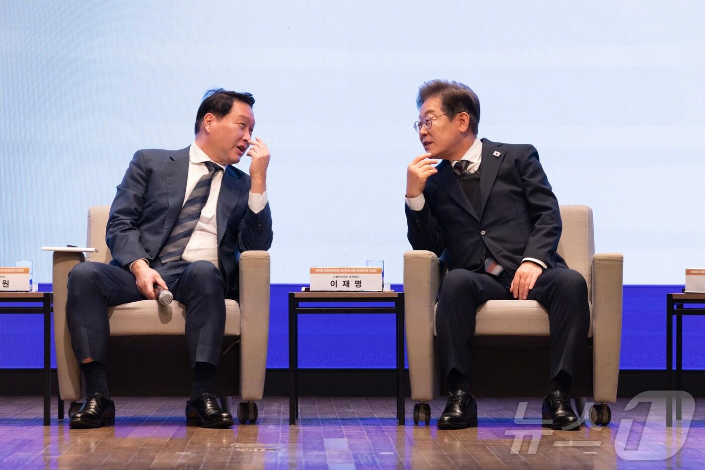 이재명 대통령이 대선후보 시절 서울 중구 대한상공회의소에서 최태원 대한상의 회장과 대화하고 있다. 2025.5.8/뉴스1 ⓒ News1 국회사진취재단