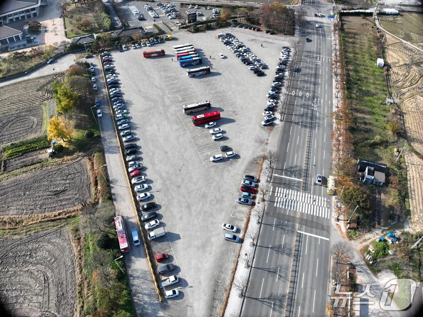 본문 이미지 - 경북 경주시가 올 10월 2025 APEC 정상회의 만찬장인 경주박물관 동측에 있는 월성 주차장 정비 공사에 착수했다고 8일 밝혔다. (경주시제공, 제판매 및 DB 금지) 2025.5.8/뉴스1 