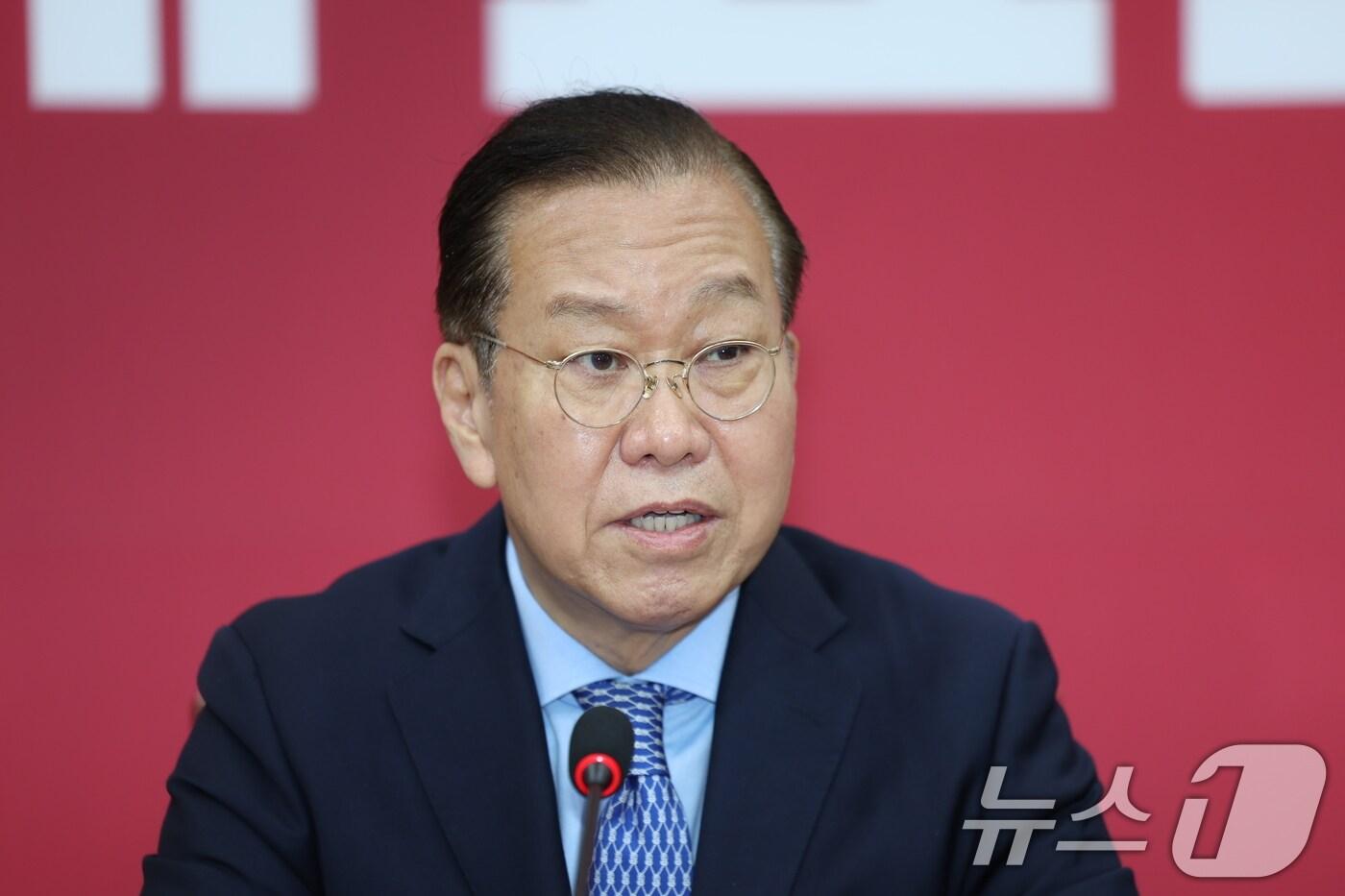 본문 이미지 - 권영세 국민의힘 비상대책위원장이 8일 오후 서울 여의도 국회에서 단일화 관련 기자간담회를 하고 있다. 2025.5.8/뉴스1 ⓒ News1 이재명 기자