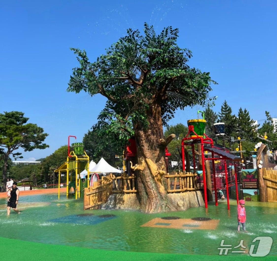 본문 이미지 - 여수 성산공원 어린이물놀이장.(전남도 제공. 재판매 및 DB금지) 2025.5.8/뉴스1