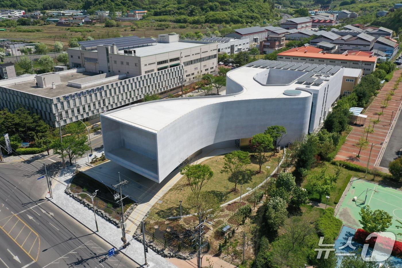 진주실크박물관 전경&#40;진주시 제공. 재판매 및 DB금지&#41;