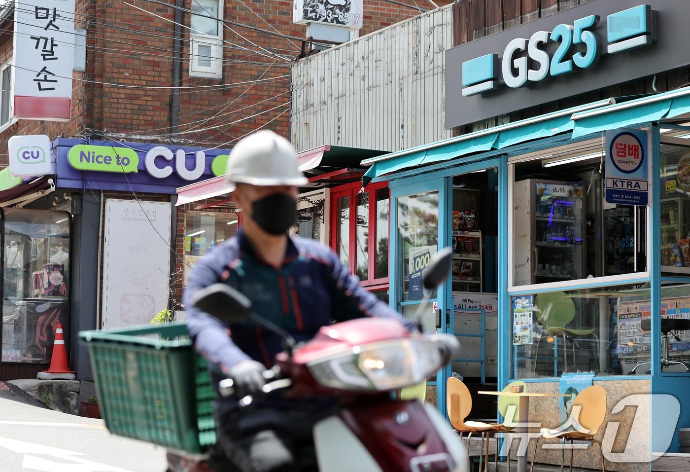8일 서울 시내에 편의점이 나란히 들어서 있다. 2025.5.8/뉴스1 ⓒ News1 황기선 기자