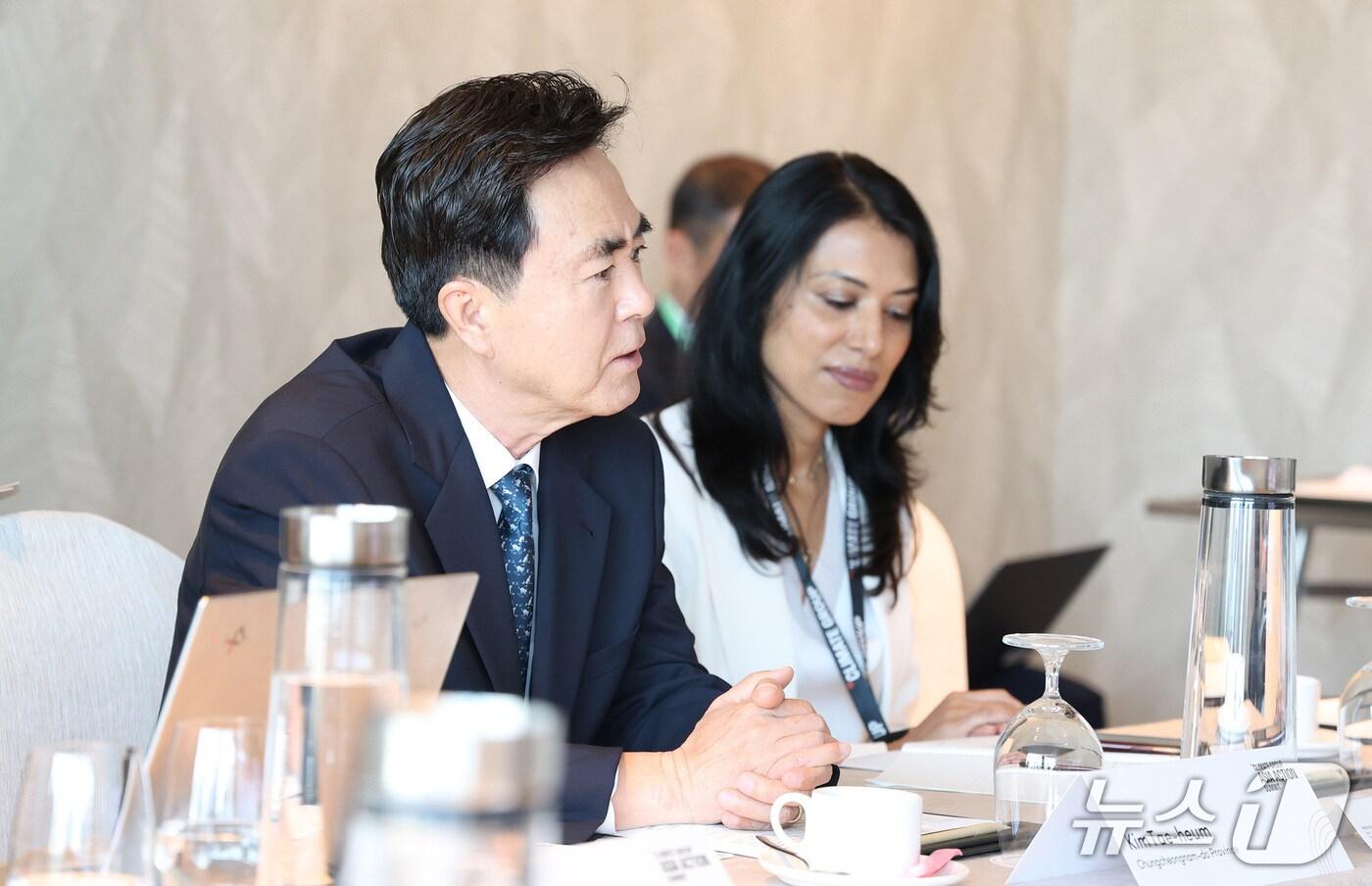  김태흠 충남지사가 8일 싱가포르 만다린 오리엔탈 호텔에서 열린 'EP 100 원탁회의'에 참석해 발언하고 있다. (충남도 제공, 재판매 및 DB금지) / 뉴스1