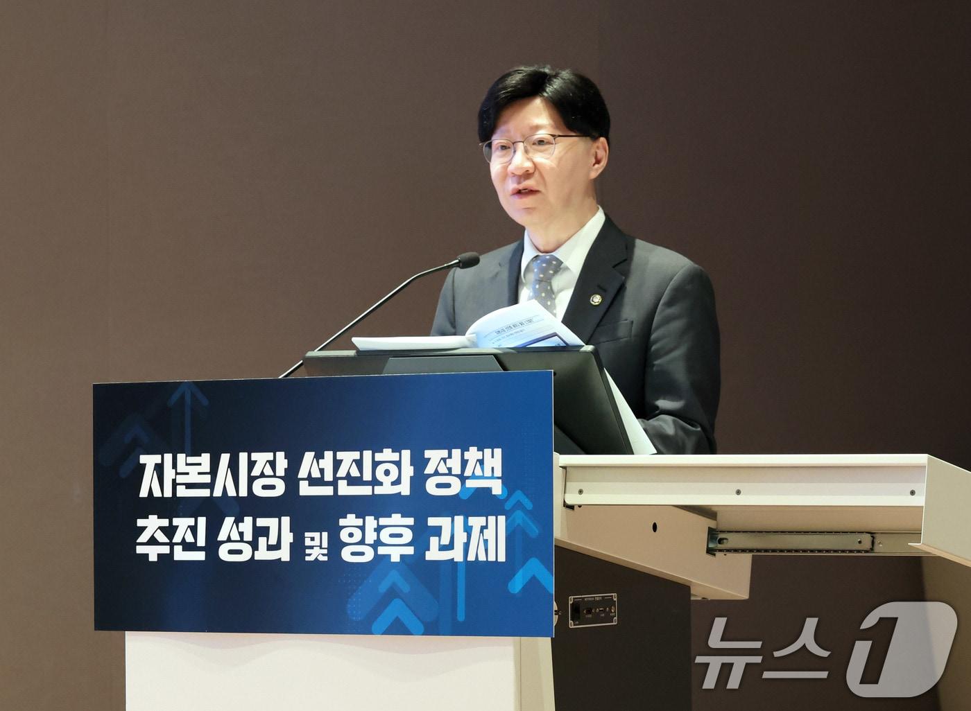 본문 이미지 - 김소영 금융위원회 부위원장이 8일 서울 여의도 한국거래소에서 자본시장연구원이 주최한 자본시장 선진화 세미나에서 연설을 하고 있다. (금융위원회 제공. 재판매 및 DB 금지) 2025.5.8/뉴스1 ⓒ News1 이연주 기자