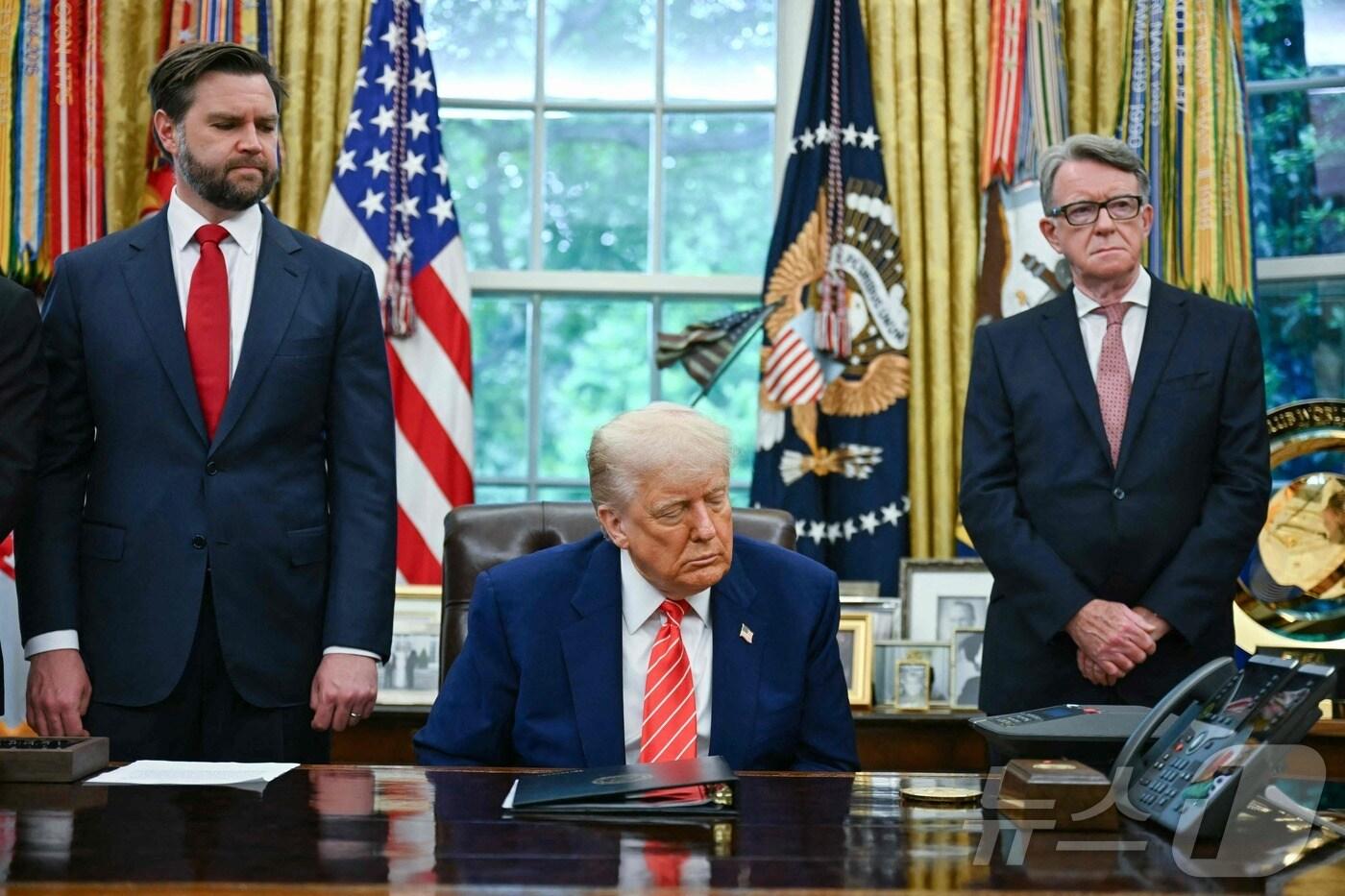 본문 이미지 - 8일(현지시간) 영국과의 관세협상 결과를 발표하는 도널드 트럼프 미국 대통령. 2025.05.08. ⓒ AFP=뉴스1