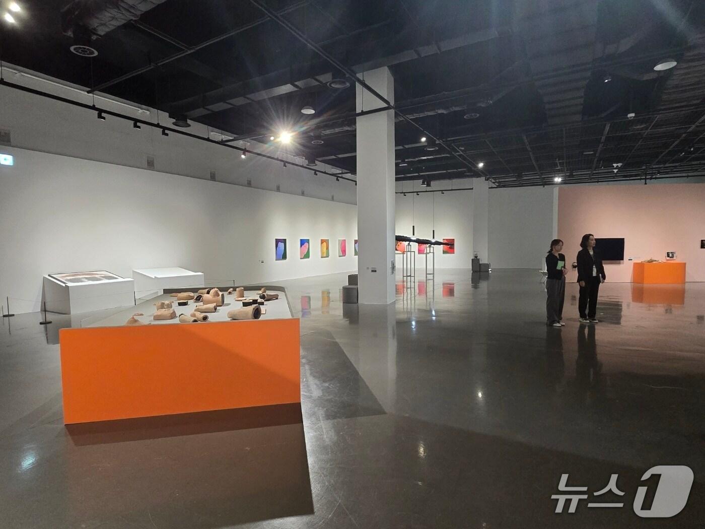 본문 이미지 - 부산현대미술관 '열 개의 눈' 전시 전경. ⓒ 뉴스1 김정한 기자