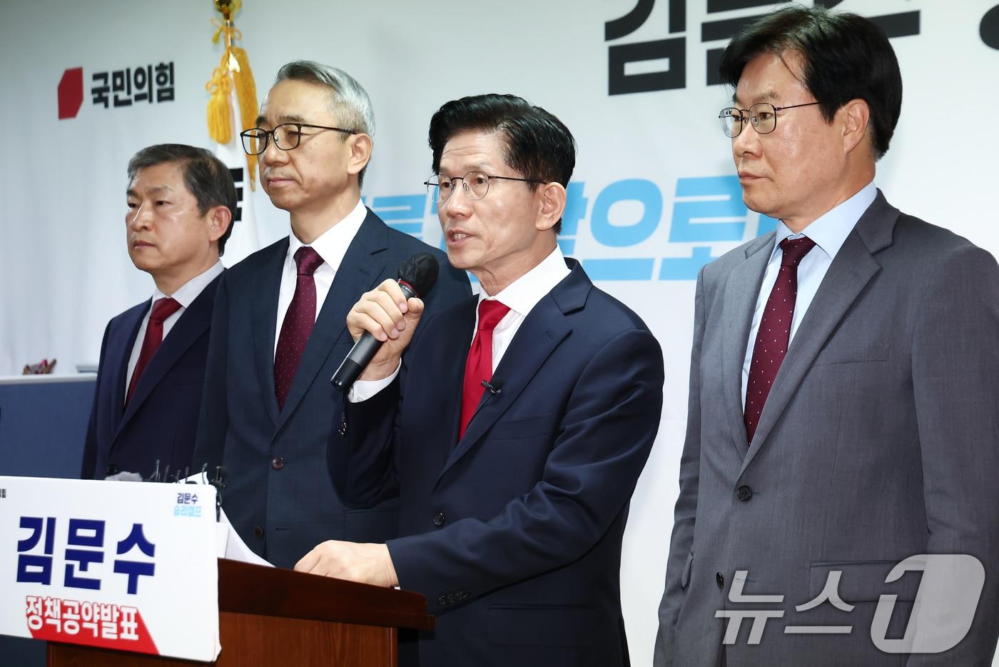 김문수 국민의힘 대통령 후보가 9일 오전 서울 여의도 선거사무소에서 북핵 억제력 강화 공약 발표를 하고 있다. 2025.5.9/뉴스1 ⓒ News1 김민지 기자