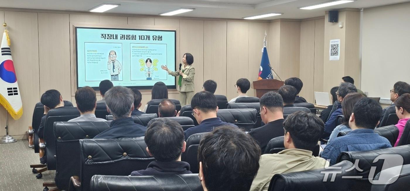 본문 이미지 - 강원개발공사,직장 내 괴롭힘과 성희롱 예방 특별 강연.(강원개발공사 제공, 재판매 및 DB금지)