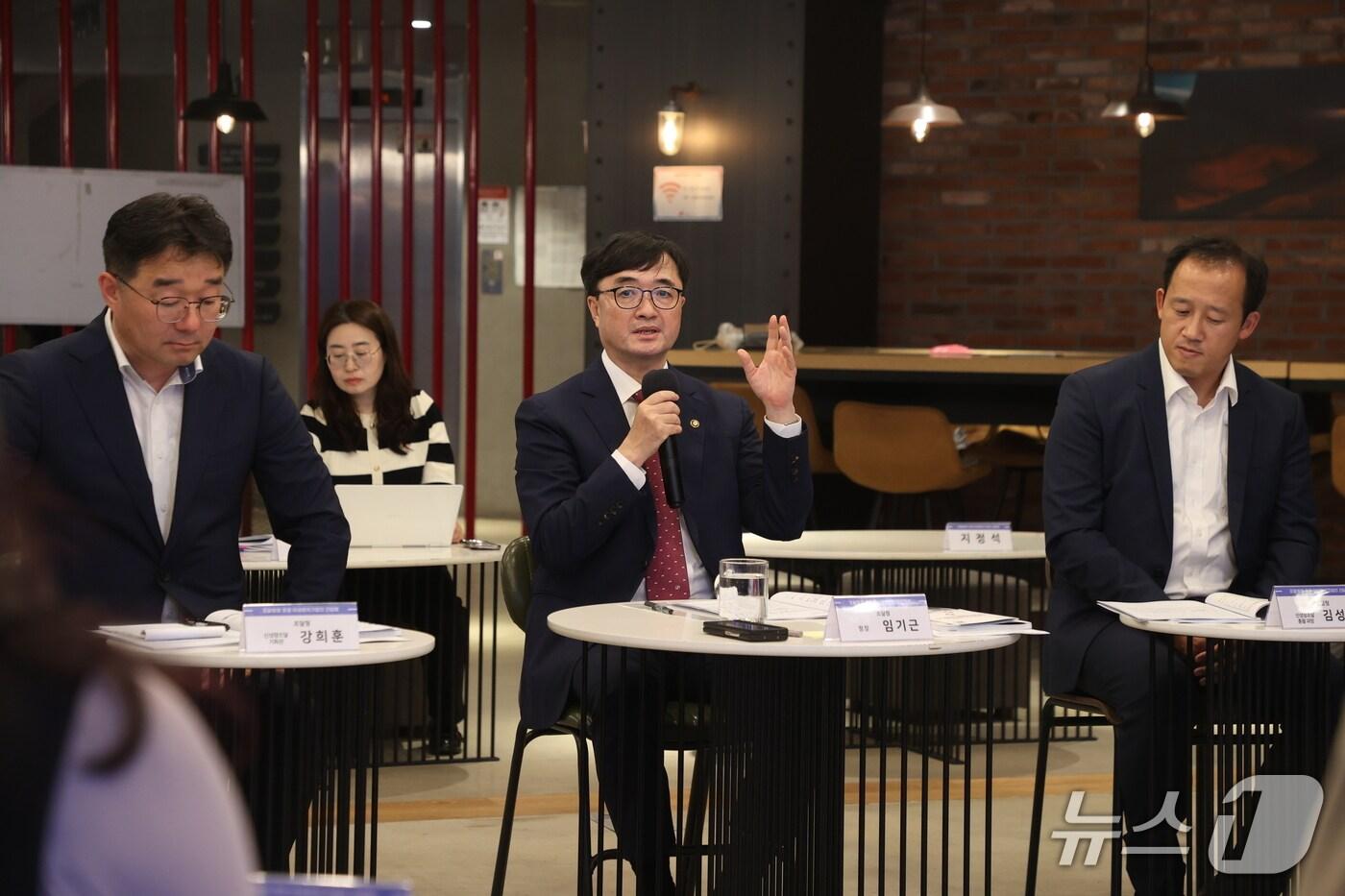 본문 이미지 - 임기근 조달청장(가운데)이 인사말을 하고 있다. (조달청 제공.재판매 및 DB금지)/뉴스1