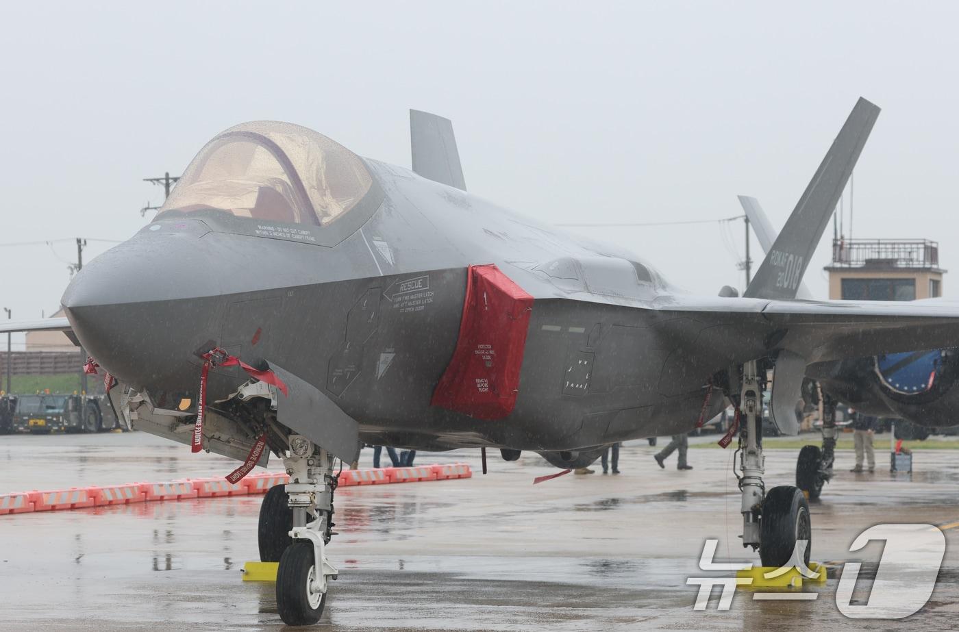 9일 경기 평택시 주한미군 오산공군기지에서 열린 &#39;오산 에어파워데이 2025 미디어데이&#39;에서 대한민국 공군 F-35A가 공개되고 있다. 2025.5.9/뉴스1 ⓒ News1 김영운 기자
