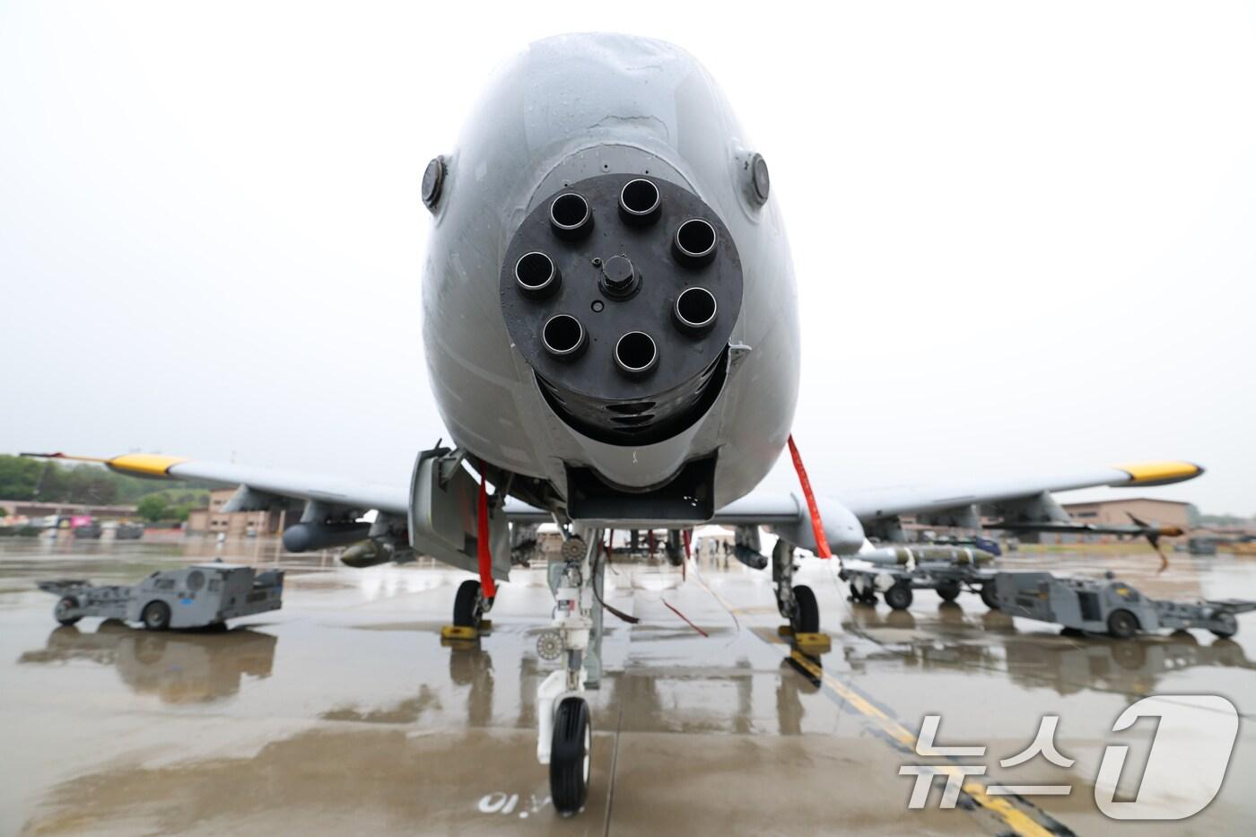 9일 경기 평택시 주한미군 오산공군기지에서 열린 '오산 에어파워데이 2025 미디어데이'에서 퇴역을 앞둔 A-10 공격기가 공개되고 있다. 2025.5.9/뉴스1 ⓒ News1 김영운 기자