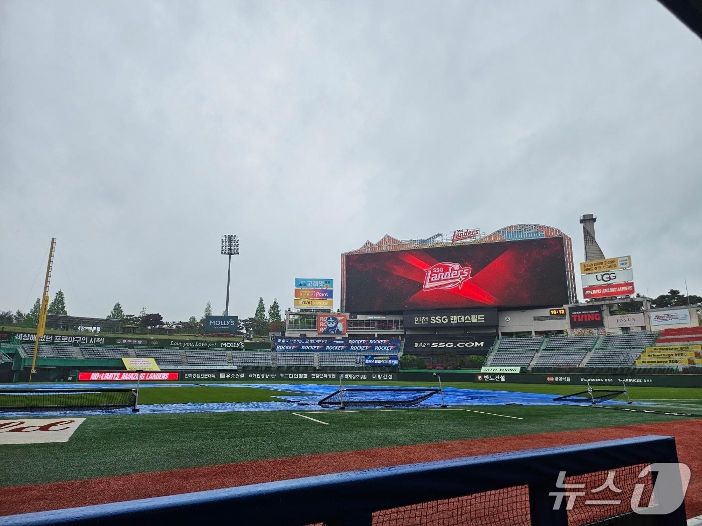 본문 이미지 - 프로야구 인천 경기가 비로 취소됐다. ⓒ News1