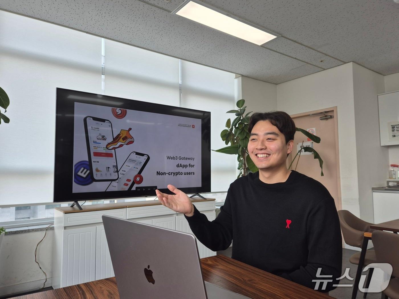 본문 이미지 -  김태완 슈퍼워크 대표가 최근 서울 강남구에서 뉴스1과 만나 인터뷰하고 있다.2025.5.9./뉴스1