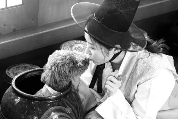 본문 이미지 - &#39;우렁각시&#39; 콘셉트로 찍은 짜장이와 민주 씨&#40;인스타그램 minju1998 제공&#41; ⓒ 뉴스1