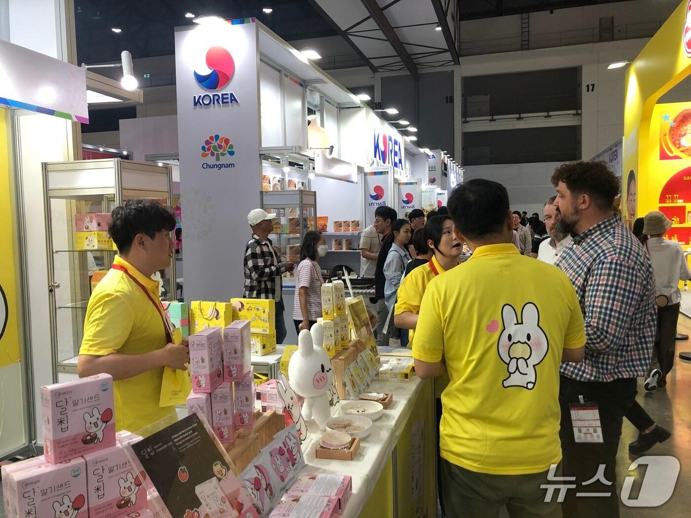 본문 이미지 - 태국 방콕에서 열린 식품박람회에 마련된 충남도 홍보관 모습. (충남도 제공, 재판매 및 DB금지) / 뉴스1 