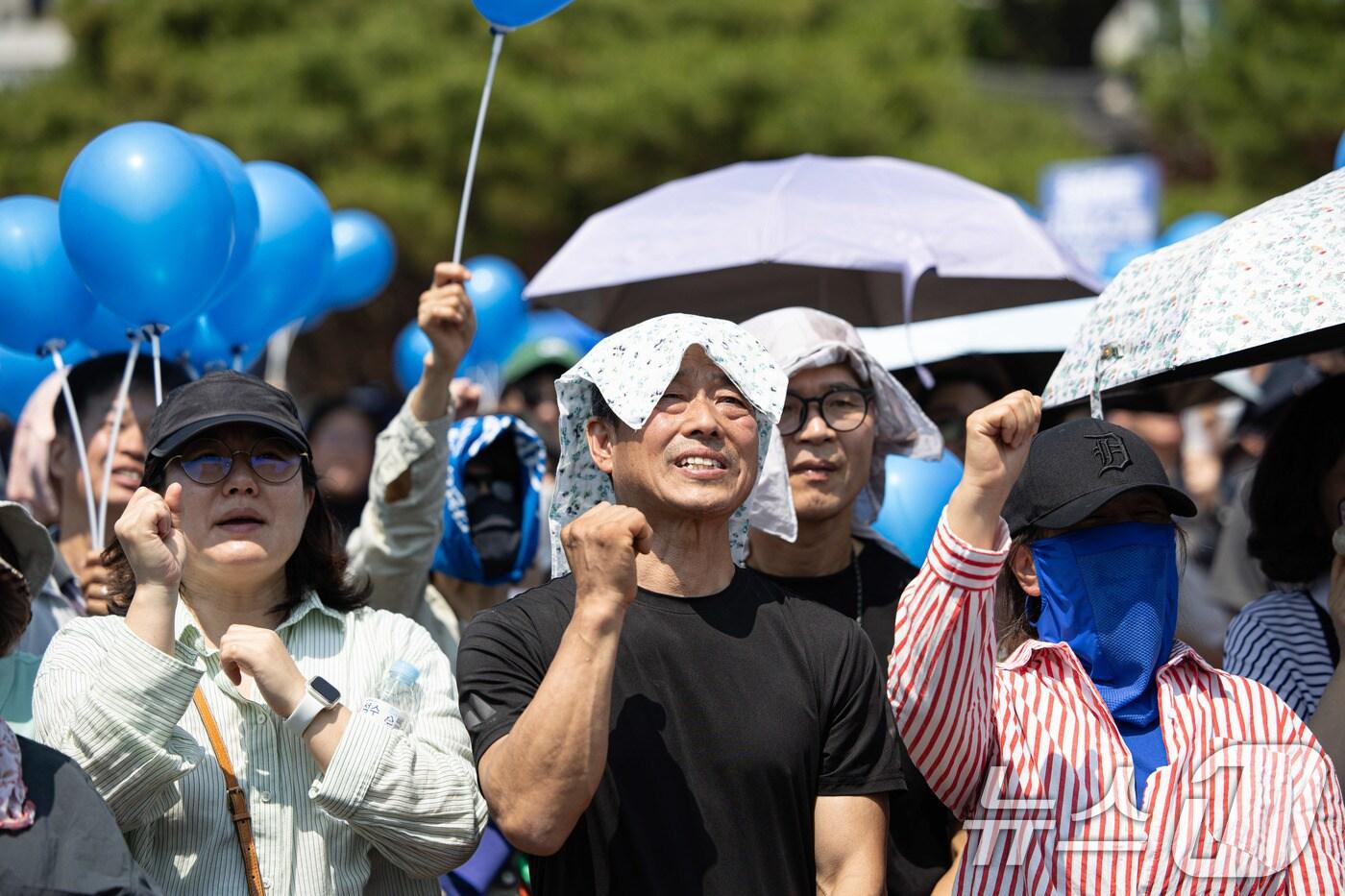 1일 오전 경북 안동시 용부공원에서 열린 이재명 더불어민주당 대통령 후보 유세에서 시민들이 이 후보의 연설을 듣고 있다. 2025.6.1/뉴스1 ⓒ News1 이재명 기자