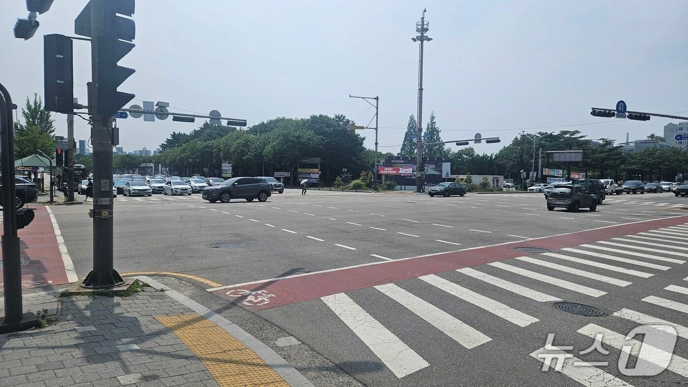  제21대 대통련선거를 이틀 앞둔 주말 전북 전주시 경기장네거리가 한산한 모습이다. 2025.6.1/뉴스1 신준수 기자