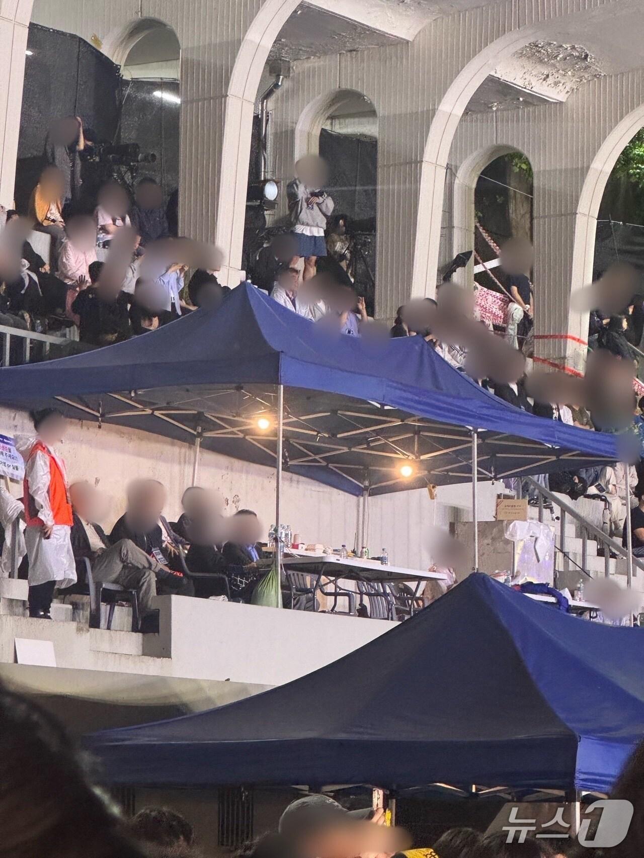 본문 이미지 - 5월 16일 열린 홍익대 대동제 모습. (독자 제공)