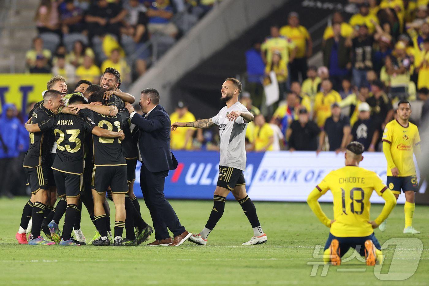 플레이오프 승리 후 기뻐하는 LA FC선수들ⓒ AFP=뉴스1