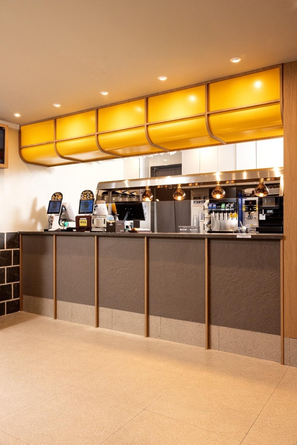 본문 이미지 - 맘스터치 광화문점.(맘스터치 제공)