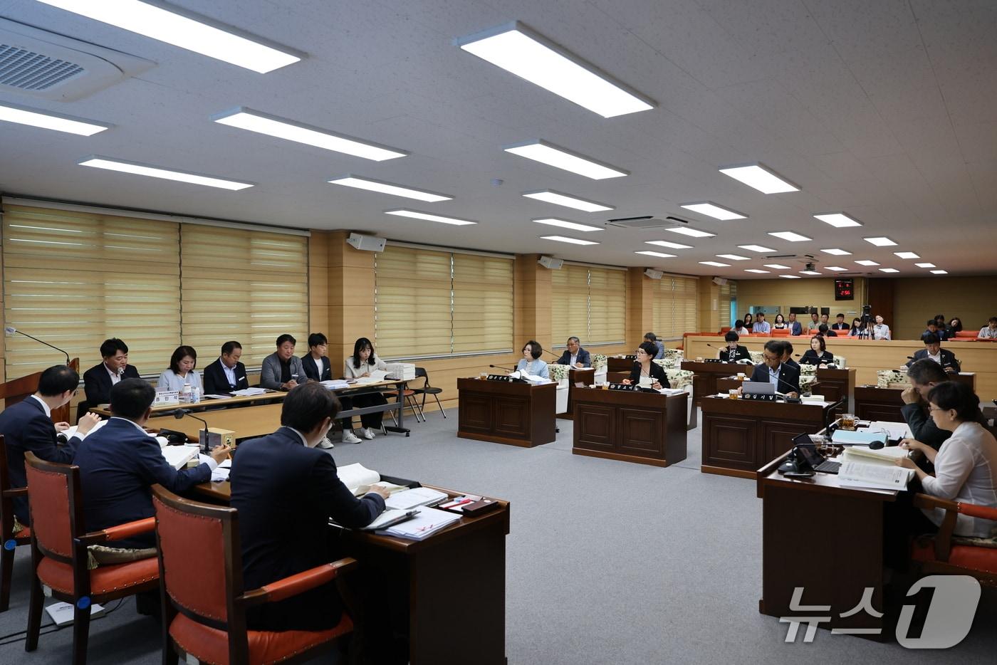 부여군의회 행정사무감사 모습.&#40;부여군의회 제공 .재판매 및 DB금지&#41;/뉴스1