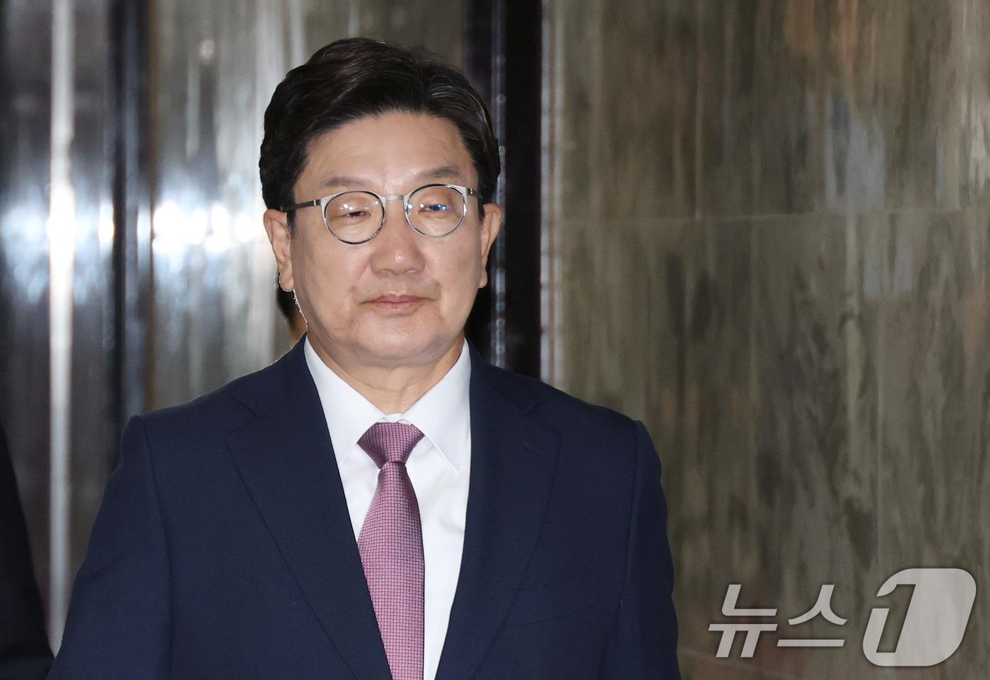 권성동 국민의힘 원내대표가 10일 오전 서울 여의도 국회에서 열린 원내대책회의에 참석하고 있다. 2025.6.10/뉴스1 ⓒ News1 이광호 기자