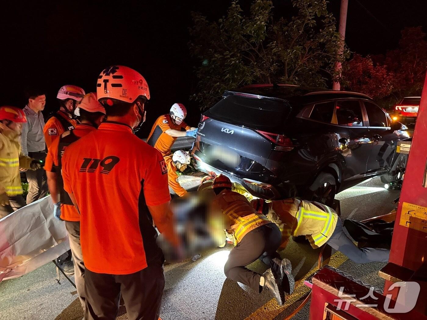 본문 이미지 -  사고 현장 모습.(전북소방본부 제공. 재판매 및 DB금지)