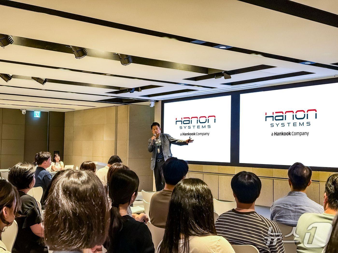 본문 이미지 - 이수일 한온시스템 대표가 9일 경기도 판교에서 열린 타운홀 미팅인 '프로액티브 콘서트'에서 발언하는 모습(한온시스템 제공). 2025.06.09.