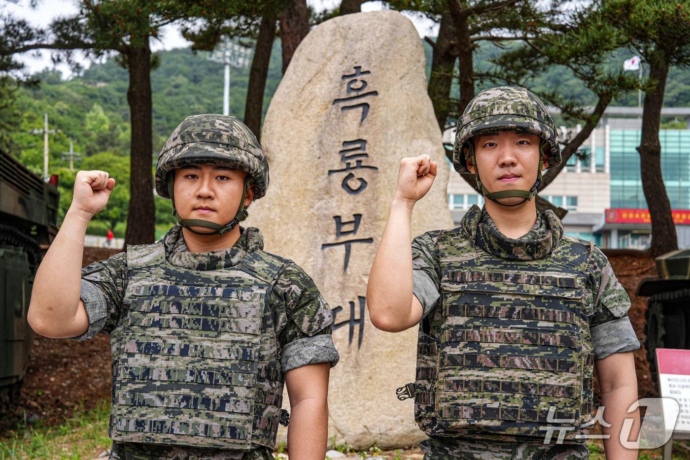  해병대 제6여단 권율 병장과 이찬형 일병 (해병대 제6여단 제공.재판매 및 DB금지)
