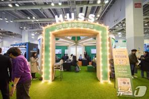 본문 이미지 - '2024 산학연협력 엑스포'에 인문사회 분야 최초로 조성한 전시관. (교육부 제공)