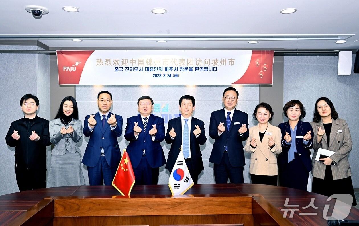 본문 이미지 - 지난 2023년 경기 파주시를 방문한 중국 진저우시 대표단. &#40;파주시 제공, 재판매 및 DB금지&#41;