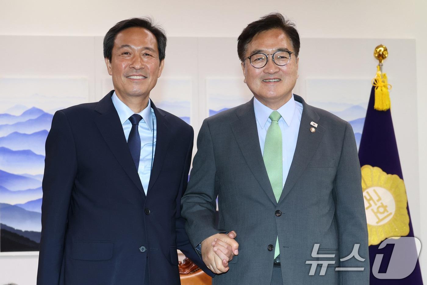 우원식 국회의장이 10일 오후 서울 여의도 국회를 찾은 우상호 정무수석을 접견하고 있다. 2025.6.10/뉴스1 ⓒ News1 이광호 기자