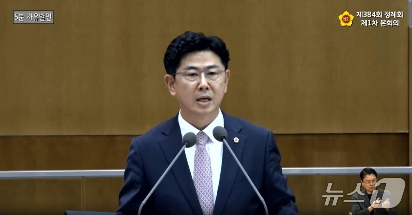 윤충식 경기도의회 의원(국민의힘·포천1)이 10일 제384회 정례회 제1차 본회의에서 5분 자유발언을 하고 있다.(경기도의회 생중계 캡처)/