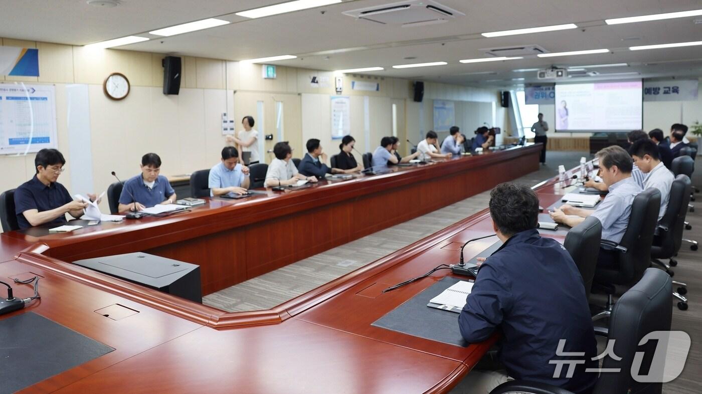 여수광양항만공사가 공사와 자회사 임직원을 대상으로 갑질 예방을 위한 대면 교육을 실시했다(여수광양항만공사 제공)