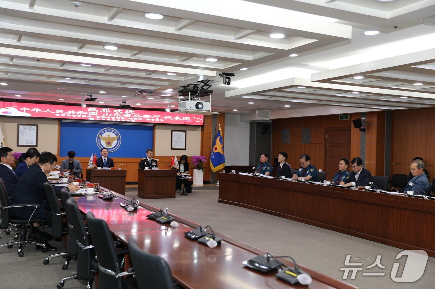인천경찰청은 산동성공안청 대표단을 초청해 치안협력 강화를 위한 공식회담을 진행했다고 10일 밝혔다.(인천경찰청 제공. 재배포 및 DB금지)2025.6.10/뉴스1