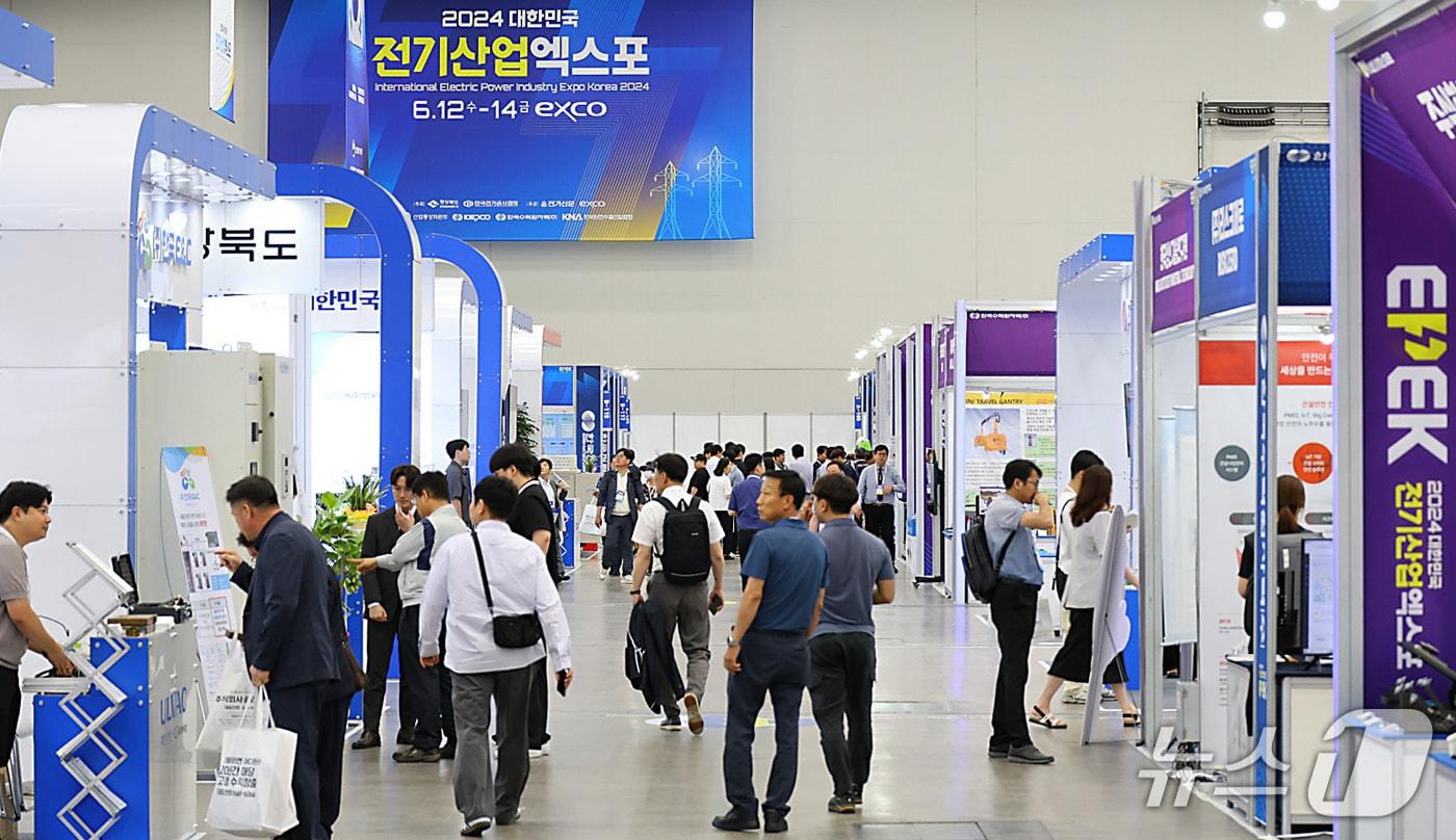 전기산업의 청정 전환과 디지털 혁신을 한눈에 볼 수 있는 ‘2025 대한민국 전기산업엑스포’가 11~13일 대구 엑스코에서 열린다. 사진은 지난해 6월 엑스코에서 열린 '대한민국 전기산업엑스포' 전경. (엑스코 제공)