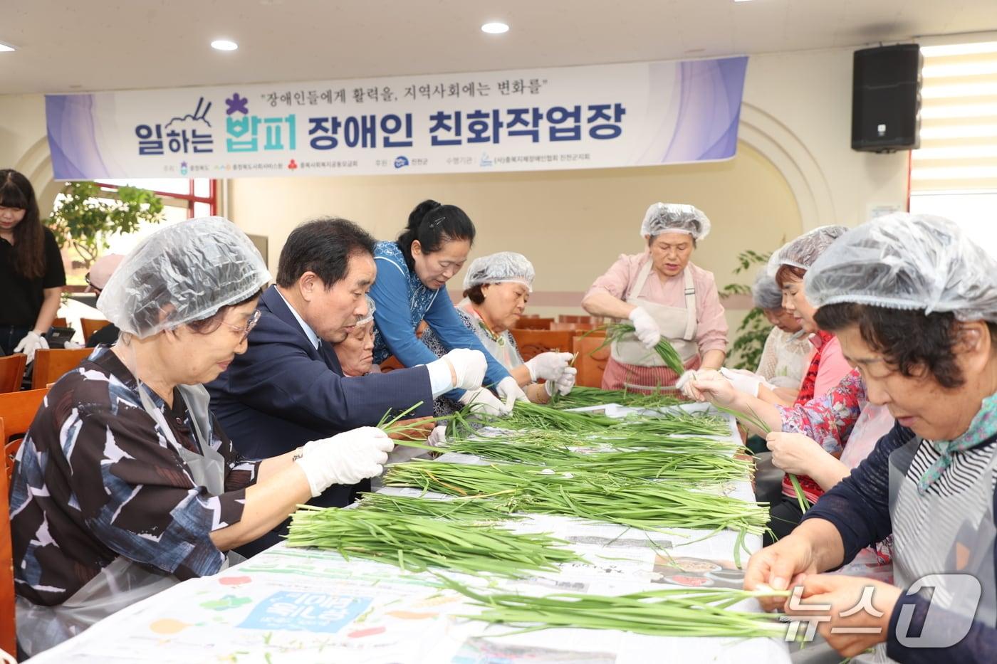 진천군 장애인 친화 작업장 모습.(진천군 제공)/뉴스1