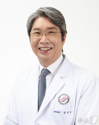 본문 이미지 - 차기 대한척추외과학회 회장으로 선출된 김석우 한림대학교성심병원 정형외과 교수 (한림대성심병원 제공)