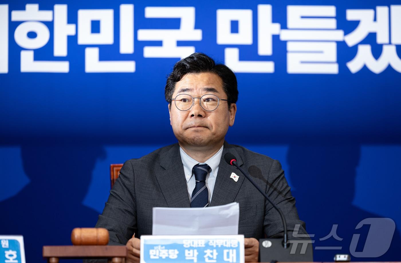 박찬대 더불어민주당 대표 직무대행 겸 원내대표가 11일 오전 서울 여의도 국회에서 열린 최고위원회의에서 발언을 하고 있다. ⓒ News1 이재명 기자